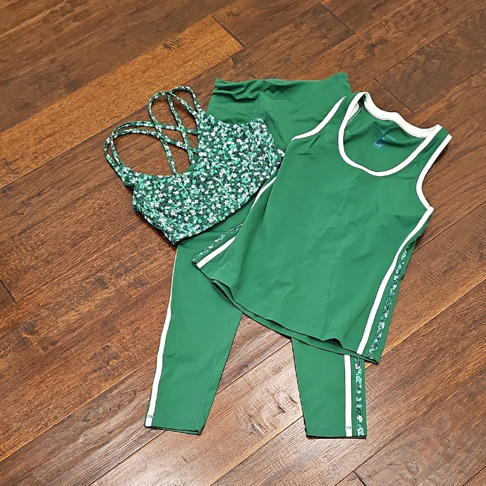 Green Activewear Set with White Trim